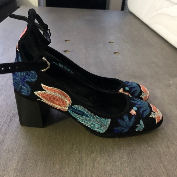 REBECCA MINKOFF EMBROIDERED ANKLE STRAP HEEL 7.5 - Picture 3 of 7